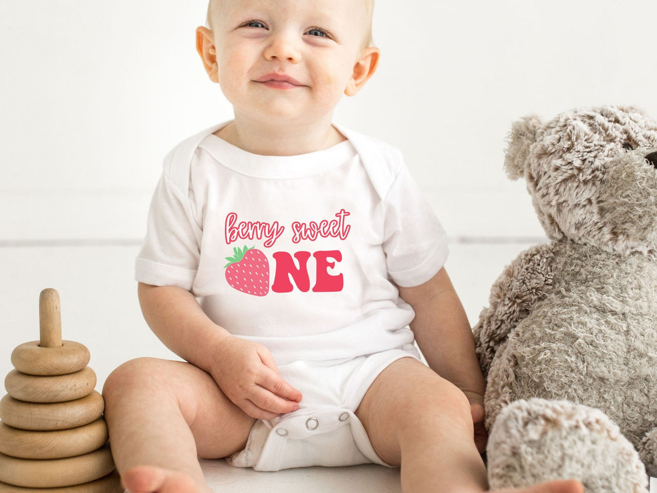 Strawberry Pocket Design Matching Mom Dad Shirts